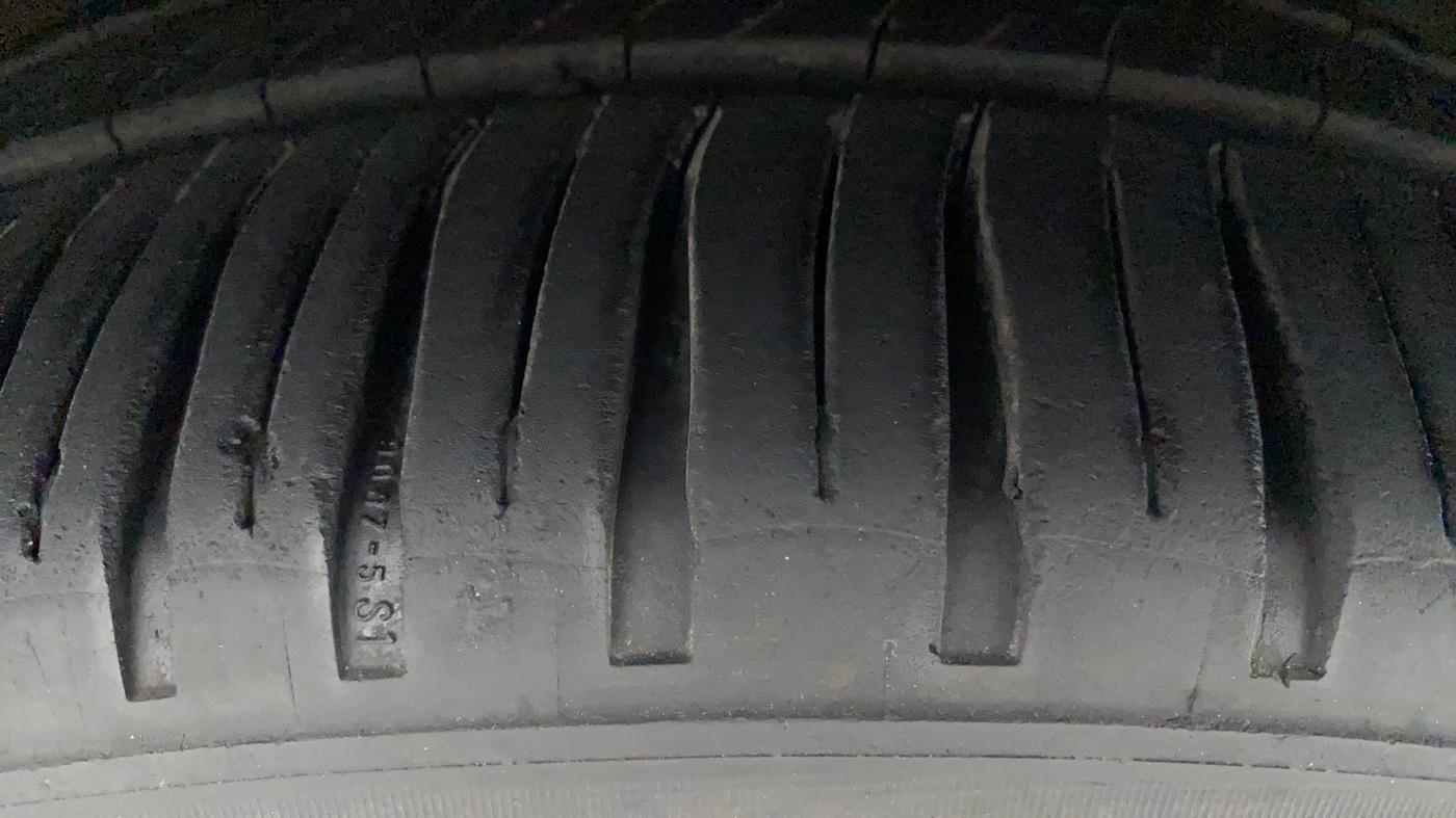2017 Volkswagen Ameo HIGHLINE DSG 1.5 DIESEL , Diesel, Automatic, 79,210 km, Right Front Tyre Tread