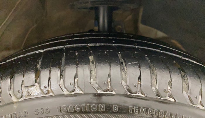 2023 Maruti Swift ZXI AMT, Petrol, Automatic, 14,033 km, Right Front Tyre Tread