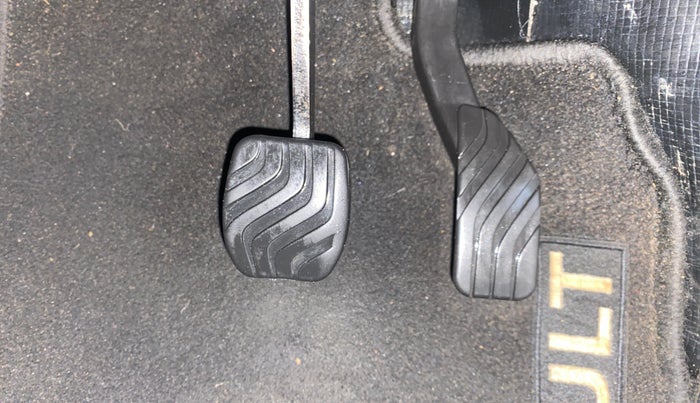 2022 Renault TRIBER RXT AMT, Petrol, Automatic, 45,118 km, Pedals