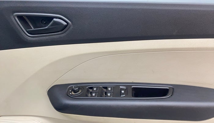 2022 Renault TRIBER RXT AMT, Petrol, Automatic, 45,118 km, Driver Side Door Panels Control