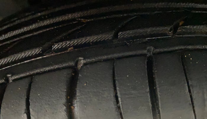 2022 Renault TRIBER RXT AMT, Petrol, Automatic, 45,118 km, Right Front Tyre Tread