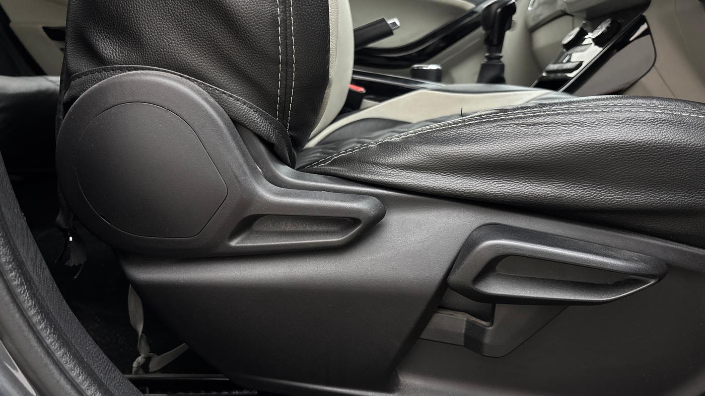 2022 Tata NEXON XZ PLUS PETROL, Petrol, Manual, 32,765 km, Driver Side Adjustment Panel
