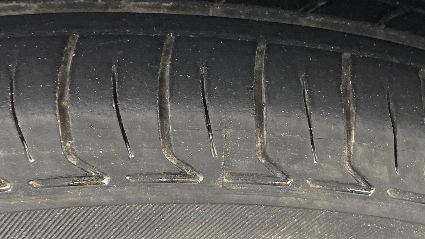 2014 Maruti Ritz VXI, Petrol, Manual, 94,816 km, Left Front Tyre Tread