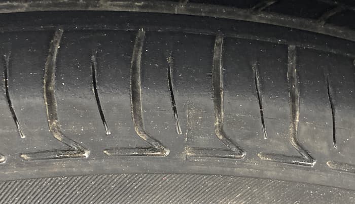 2014 Maruti Ritz VXI, Petrol, Manual, 94,816 km, Left Front Tyre Tread