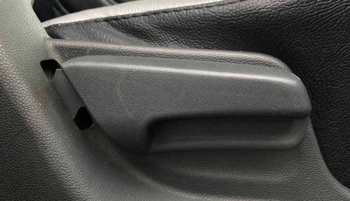 2014 Maruti Ritz VXI, Petrol, Manual, 94,816 km, Driver Side Adjustment Panel