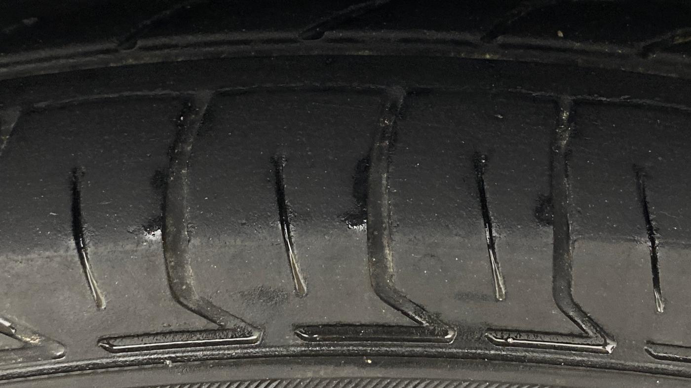 2014 Maruti Ritz VXI, Petrol, Manual, 94,816 km, Right Front Tyre Tread