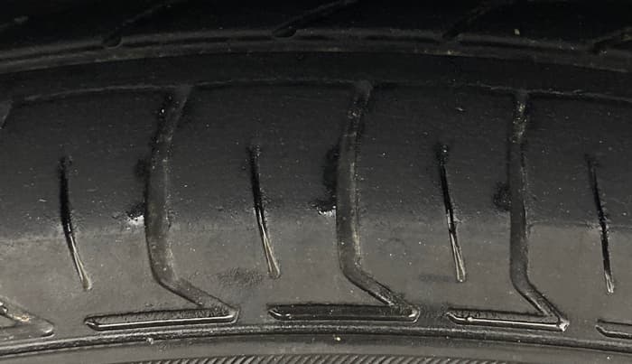 2014 Maruti Ritz VXI, Petrol, Manual, 94,816 km, Right Front Tyre Tread
