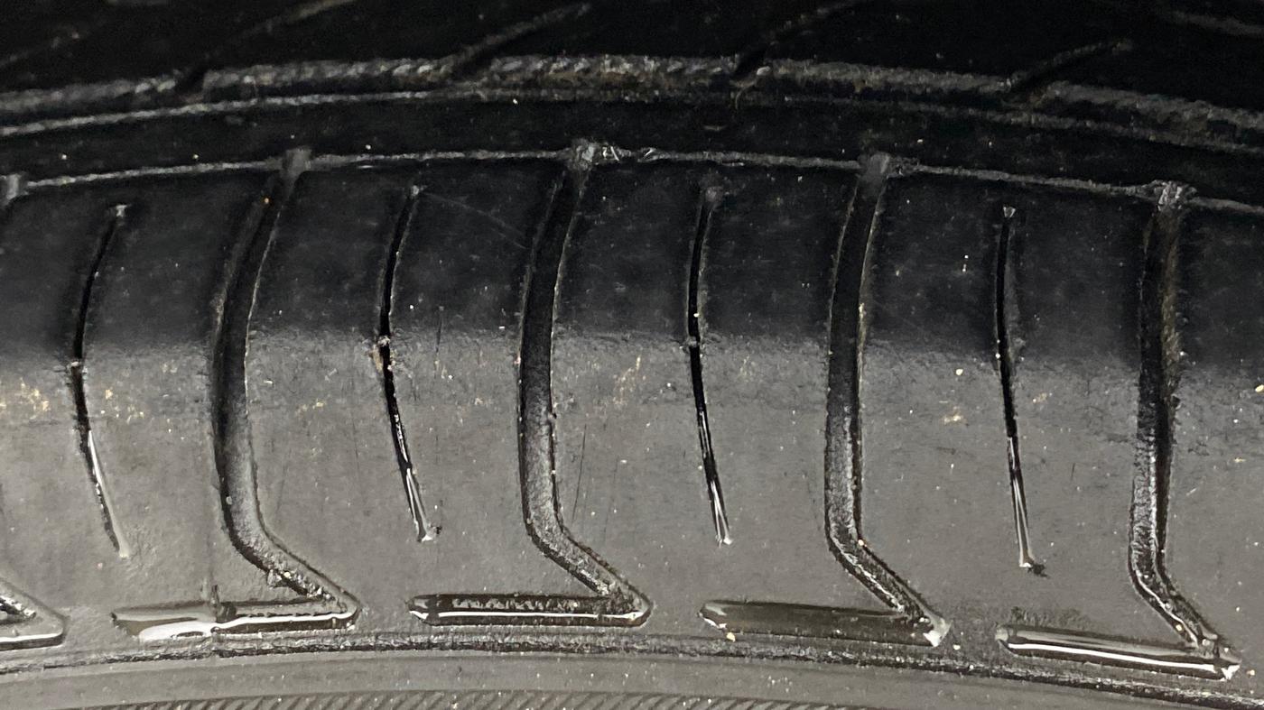 2014 Maruti Ritz VXI, Petrol, Manual, 94,816 km, Left Rear Tyre Tread