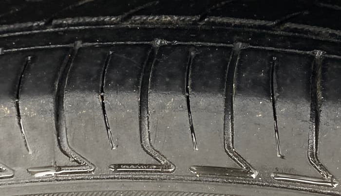2014 Maruti Ritz VXI, Petrol, Manual, 94,816 km, Left Rear Tyre Tread