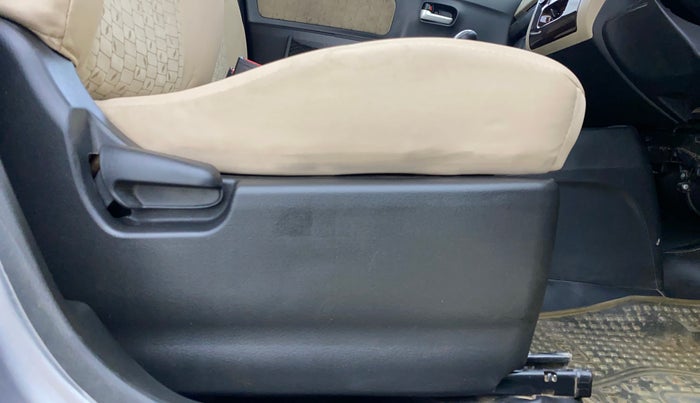 2018 Maruti Wagon R 1.0 VXI, Petrol, Manual, 72,141 km, Driver Side Adjustment Panel