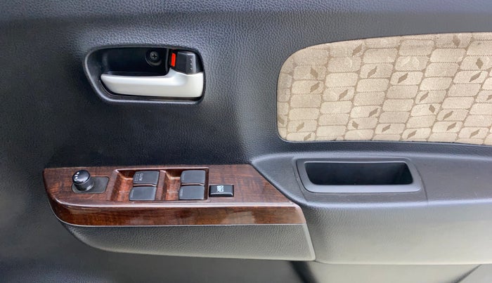 2018 Maruti Wagon R 1.0 VXI, Petrol, Manual, 72,141 km, Driver Side Door Panels Control
