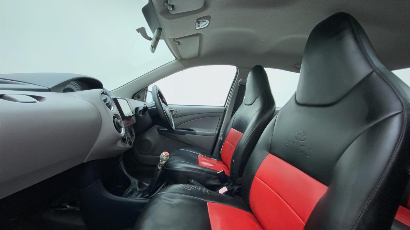 2011 Toyota Etios G, Petrol, Manual, 85,630 km, Right Side Front Door Cabin