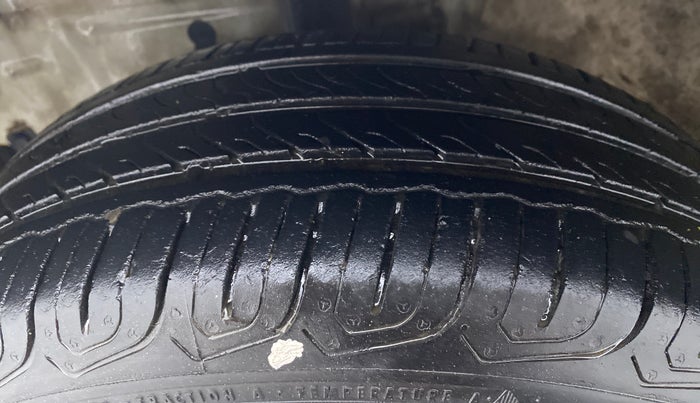 2011 Toyota Etios G, Petrol, Manual, 85,630 km, Left Front Tyre Tread