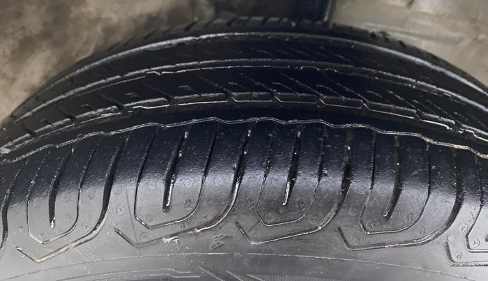 2011 Toyota Etios G, Petrol, Manual, 85,630 km, Right Front Tyre Tread