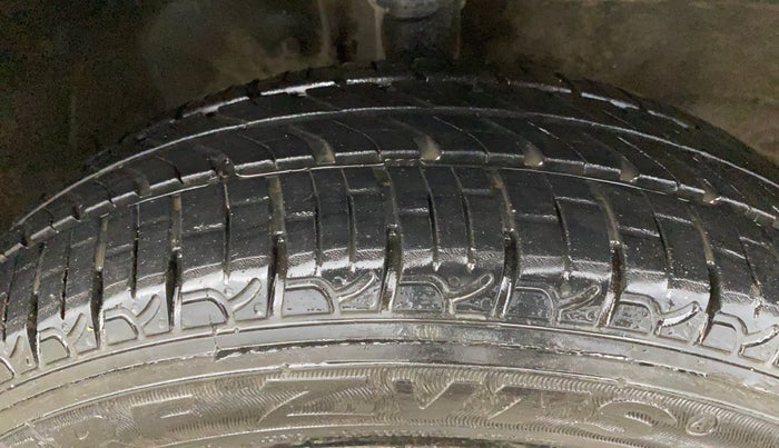 2016 Maruti Wagon R 1.0 VXI AMT, Petrol, Automatic, 60,782 km, Right Front Tyre Tread