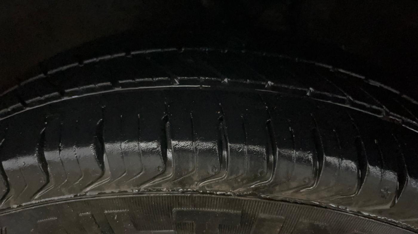 2018 Maruti Alto 800 LXI, Petrol, Manual, 62,180 km, Left Front Tyre Tread