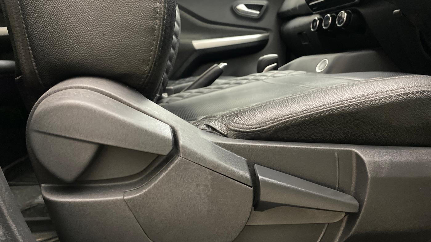 2022 Nissan MAGNITE XV PREMIUM TURBO (O) CVT DUAL TONE, Petrol, Automatic, 40,081 km, Driver Side Adjustment Panel