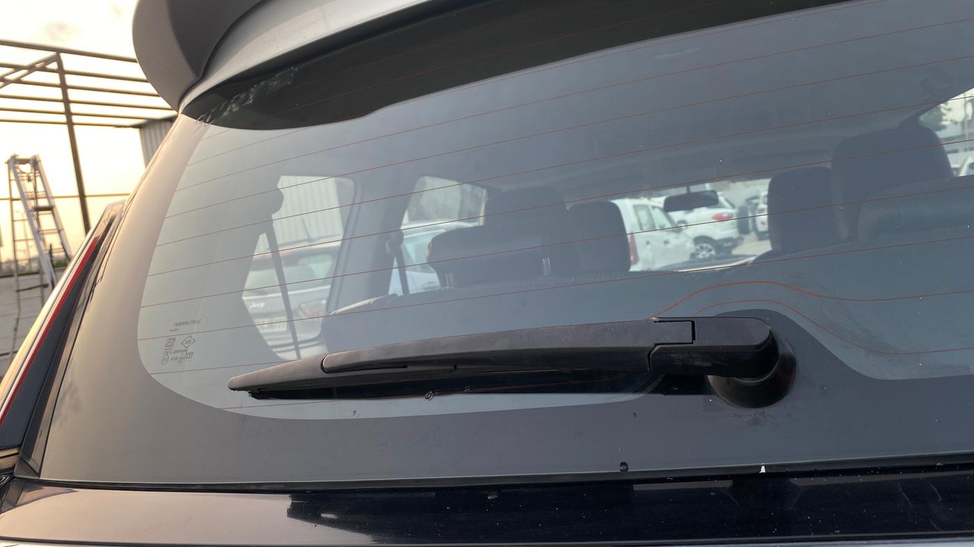 2022 Maruti XL6 ZETA MT, Petrol, Manual, 1,10,743 km, Rear Wiper
