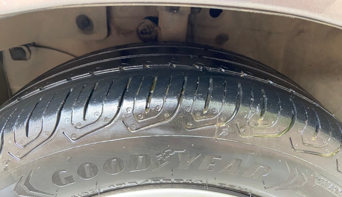 2014 Honda Amaze 1.2L I-VTEC S, Petrol, Manual, 66,736 km, Left Front Tyre Tread