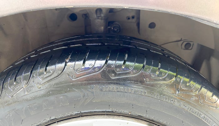 2014 Honda Amaze 1.2L I-VTEC S, Petrol, Manual, 66,736 km, Right Front Tyre Tread