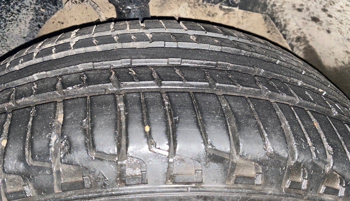 2016 Mahindra XUV500 W6, Diesel, Manual, 80,290 km, Right Front Tyre Tread