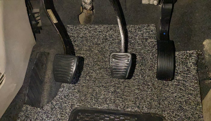 2016 Mahindra XUV500 W6, Diesel, Manual, 80,290 km, Pedals