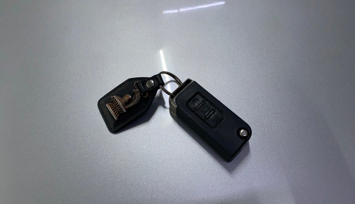 2016 Mahindra XUV500 W6, Diesel, Manual, 80,290 km, Key Close Up