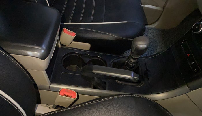 2016 Mahindra XUV500 W6, Diesel, Manual, 80,290 km, Gear Lever