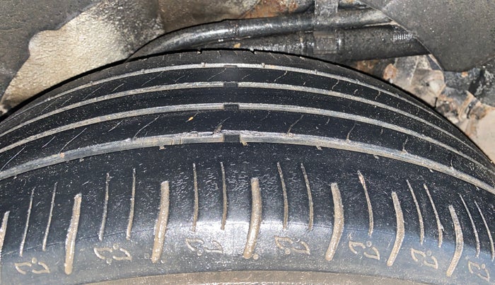 2016 Mahindra XUV500 W6, Diesel, Manual, 80,290 km, Left Rear Tyre Tread