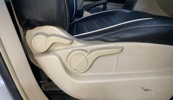 2016 Mahindra XUV500 W6, Diesel, Manual, 80,290 km, Driver Side Adjustment Panel