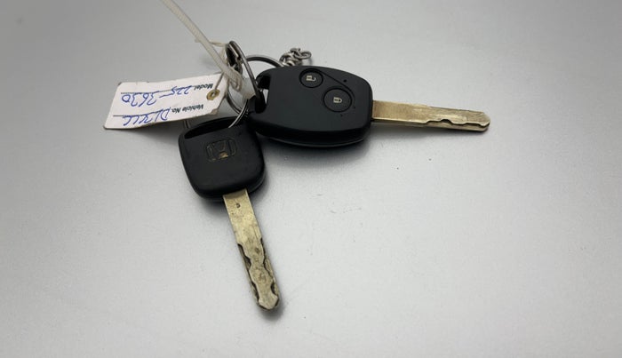 2014 Honda Brio VX AT, Petrol, Automatic, 87,010 km, Key Close Up