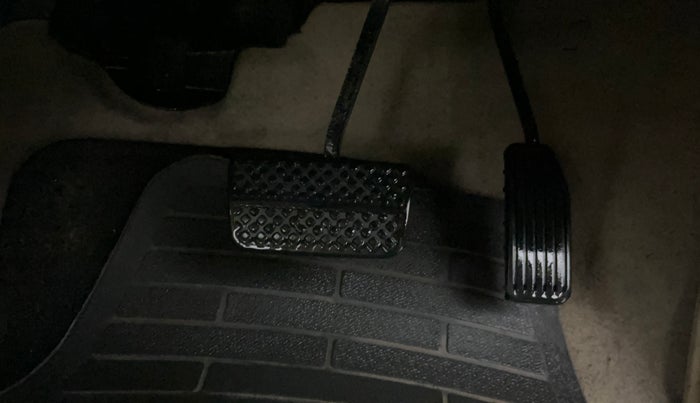 2014 Honda Brio VX AT, Petrol, Automatic, 87,010 km, Pedals