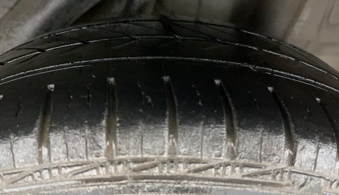 2014 Honda Brio VX AT, Petrol, Automatic, 87,010 km, Left Rear Tyre Tread