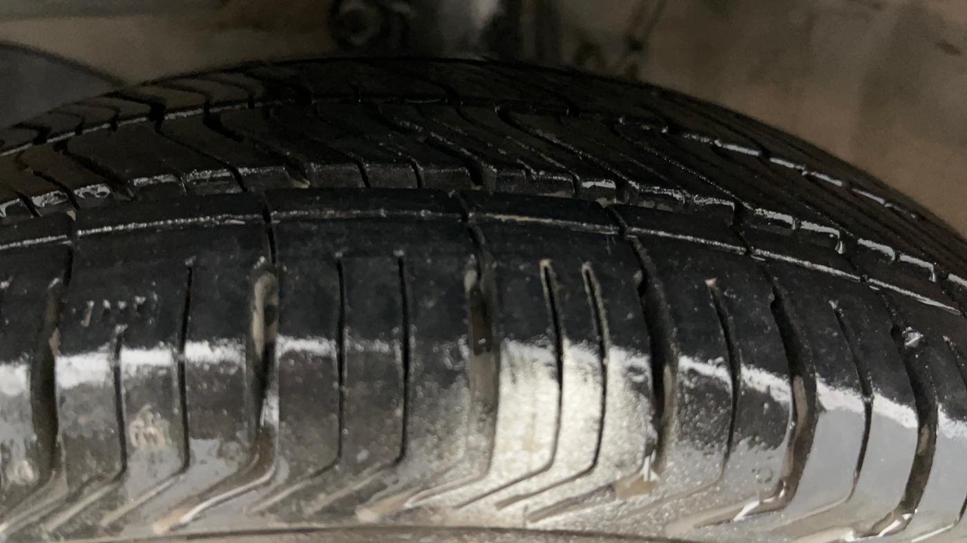 2014 Honda Brio VX AT, Petrol, Automatic, 87,010 km, Left Front Tyre Tread