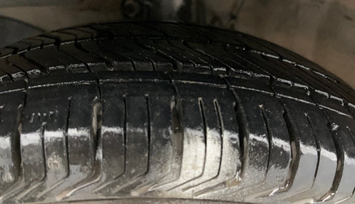 2014 Honda Brio VX AT, Petrol, Automatic, 87,010 km, Left Front Tyre Tread