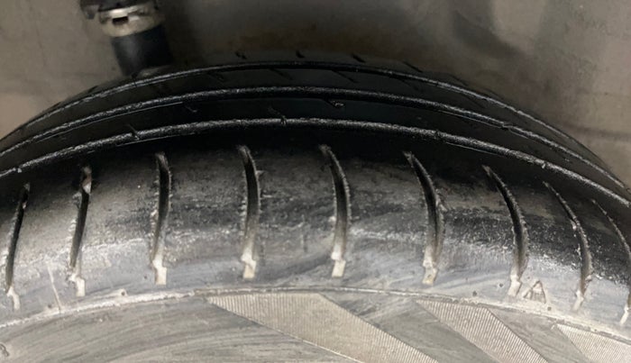 2014 Honda Brio VX AT, Petrol, Automatic, 87,010 km, Right Rear Tyre Tread