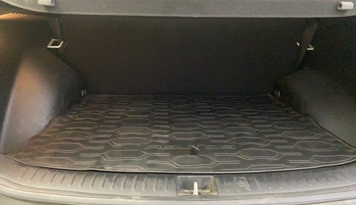 2022 KIA SELTOS HTK PLUS 1.5, Petrol, Manual, 25,551 km, Boot Inside