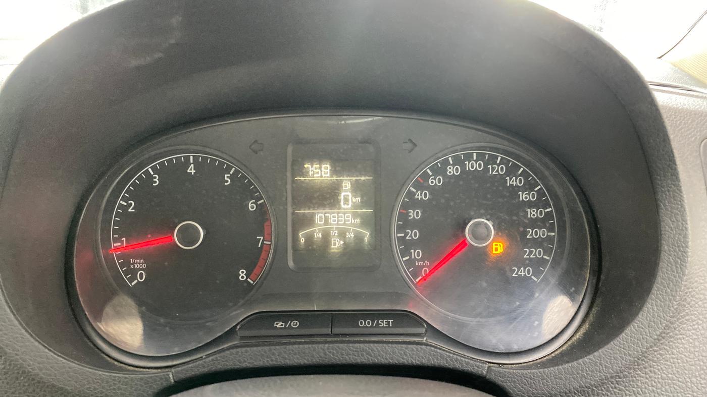 2017 Volkswagen Polo HIGHLINE1.2L, Petrol, Manual, 1,07,839 km, Odometer Image