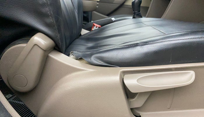 2013 Skoda Rapid AMBITION 1.6 TDI CR MT PLUS, Diesel, Manual, 1,04,812 km, Driver Side Adjustment Panel