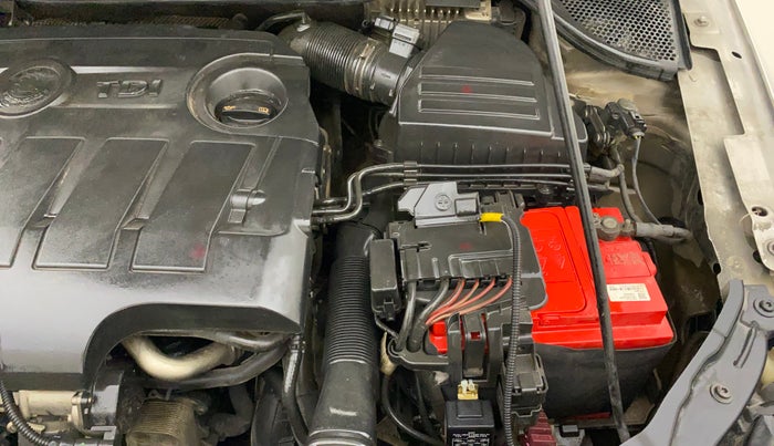 2013 Skoda Rapid AMBITION 1.6 TDI CR MT PLUS, Diesel, Manual, 1,04,812 km, Engine View - Left