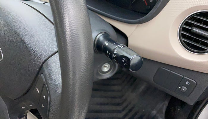 2017 Hyundai Xcent S 1.2, Petrol, Manual, 68,707 km, Combination switch - Fog Light Switch is not working