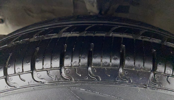 2013 Hyundai i10 MAGNA 1.1, Petrol, Manual, 63,577 km, Left Front Tyre Tread