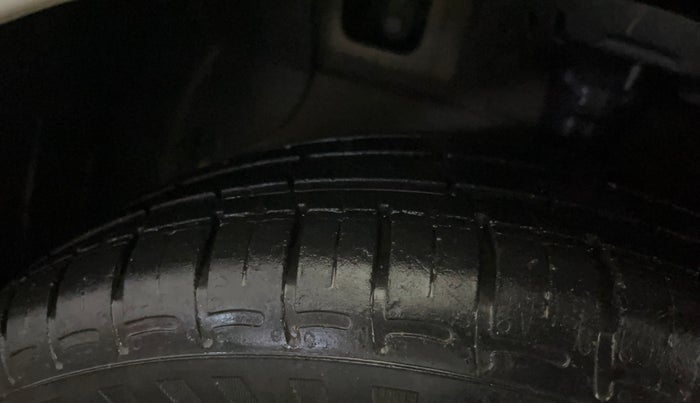 2020 Hyundai AURA S 1.2, Petrol, Manual, 30,759 km, Left Front Tyre Tread