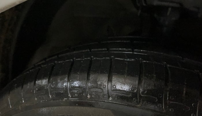 2020 Hyundai AURA S 1.2, Petrol, Manual, 30,759 km, Right Front Tyre Tread