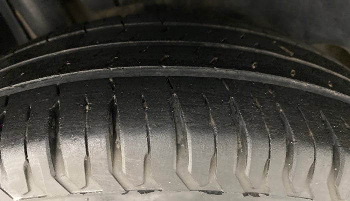 2018 Maruti Dzire ZXI AMT, Petrol, Automatic, 33,852 km, Right Rear Tyre Tread