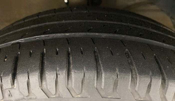 2018 Maruti Dzire ZXI AMT, Petrol, Automatic, 33,852 km, Right Front Tyre Tread