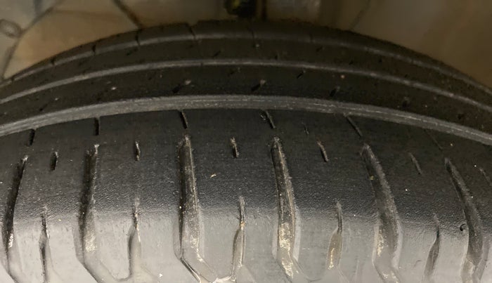 2018 Maruti Dzire ZXI AMT, Petrol, Automatic, 33,852 km, Left Front Tyre Tread
