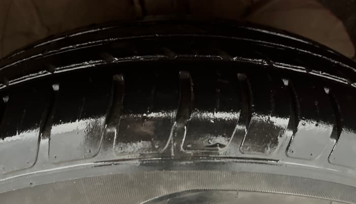 2019 Maruti Swift LXI, Petrol, Manual, 65,709 km, Right Front Tyre Tread
