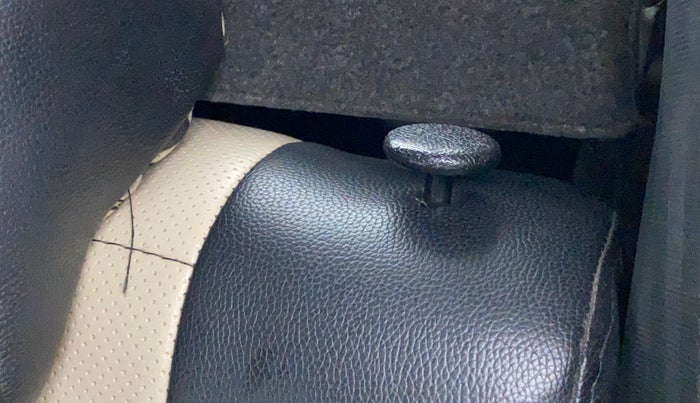 2014 Maruti Wagon R 1.0 VXI, CNG, Manual, 72,235 km, Second-row left seat - Folding lever not working