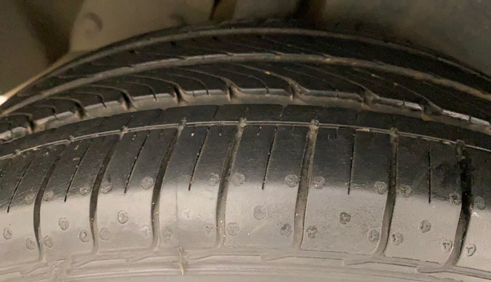 2014 Maruti Ertiga VXI ABS, Petrol, Manual, 45,741 km, Right Rear Tyre Tread